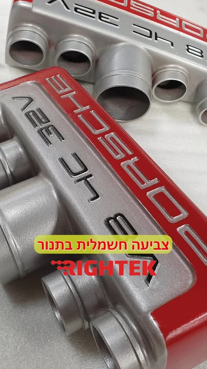 מכסי מנוע פורשה צבועים אדום וכסף